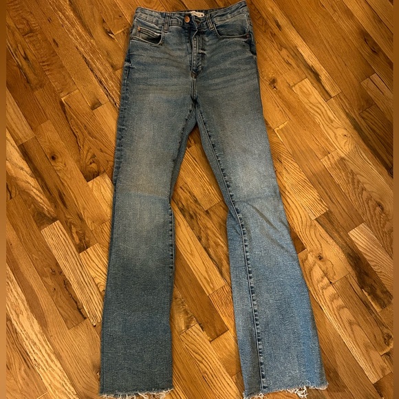 Zara Light Wash Flare Jeans - Picture 1 of 3